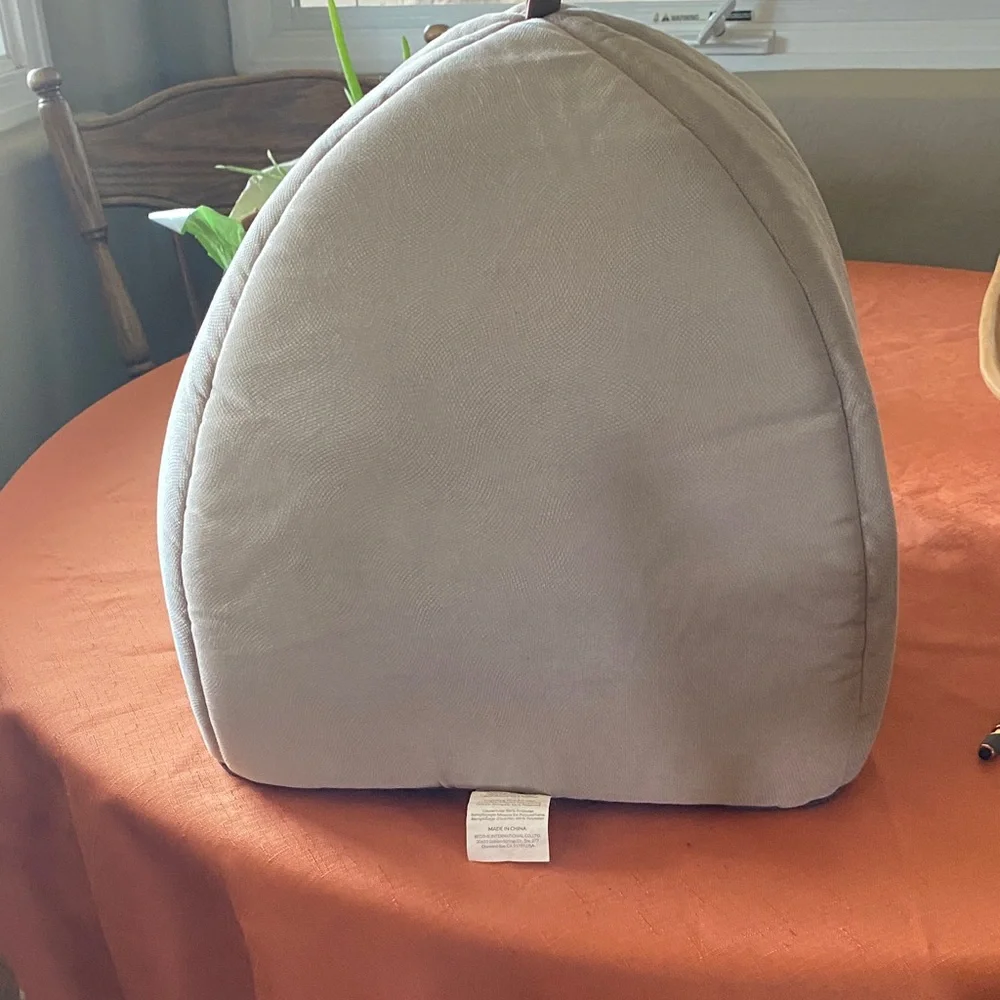 Cozy Cat Tent in Cream